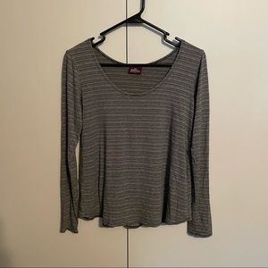 Salaam black and white long sleeve